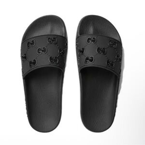 Black Gucci slides!!